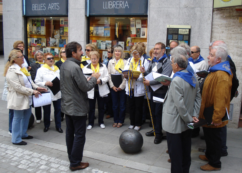 Una cantada d'Escàlem al carrer Major de Palamós.