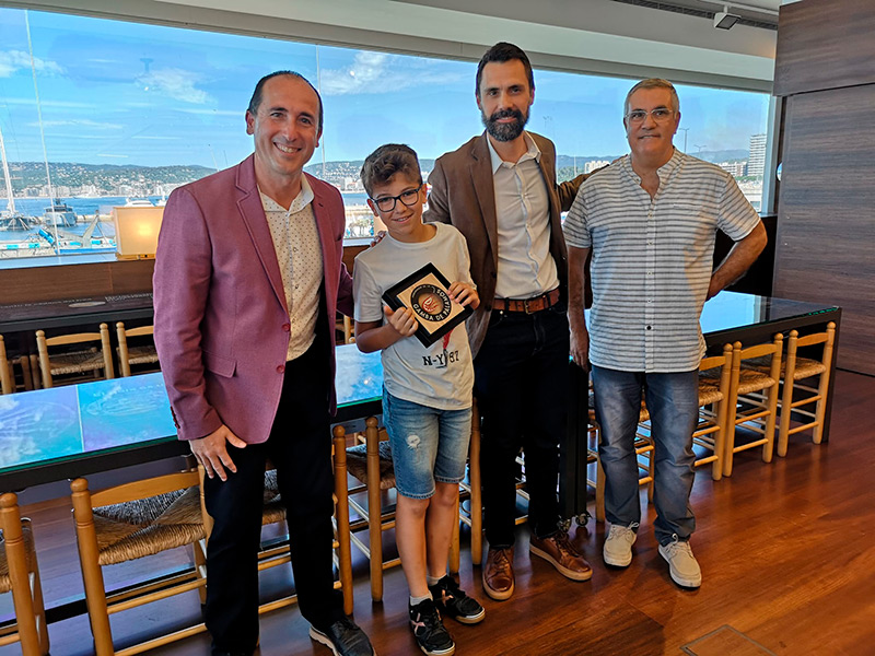 L'alcalde, Lluís Puig, Guillem Serrat, guanyador de Masterchef Júnior, el conseller Roger Torrent i Miquel Mir, Patró Major de la Confraria.