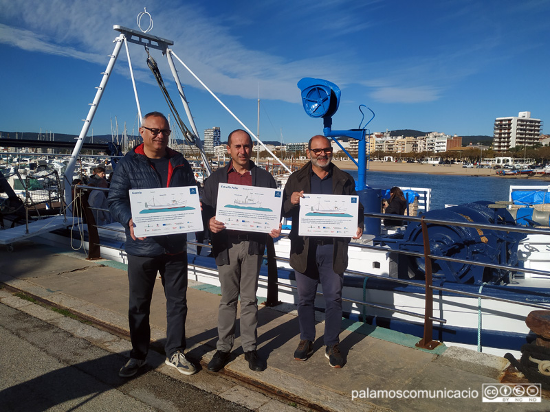 El regidor de Promoció Econòmica, Emili Colls, l'alcalde Lluís Puig, i el director del Museu de la Pesca, Miquel Martí.