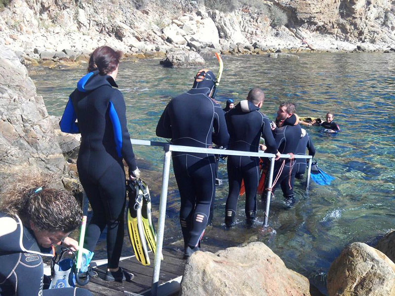 Activitat d'snorkel a l'Espai d'Interès Natural Castell-Cap Roig. (Foto: Àrea de Medi Ambient de l'Ajuntament de Palamós).