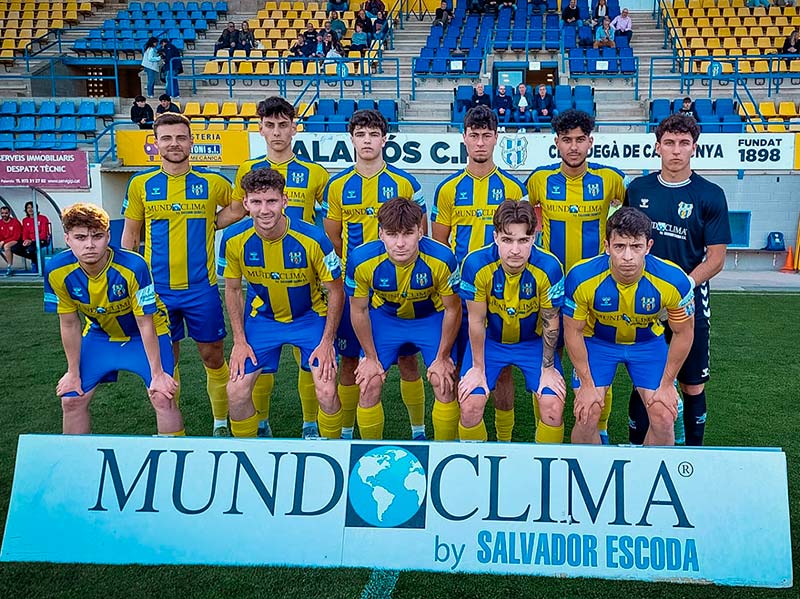 Onze inicial del Palamós en el partit disputat avui davant el Vic. (Foto: Palamós CF - Laura Heras).