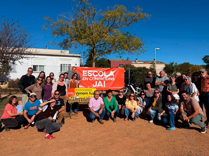 L'Associació de Famílies d'Alumnes de l'escola de Vall-llobrega reclama l'eliminació dels barracons del seu centre. (Foto: AFA escola Vall-llobrega).