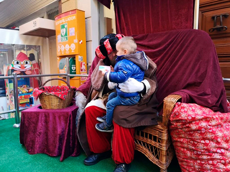 Diumenge al migdia, arriba el Carter Reial al passeig del Mar. (Foto: Ajuntament de Palamós).