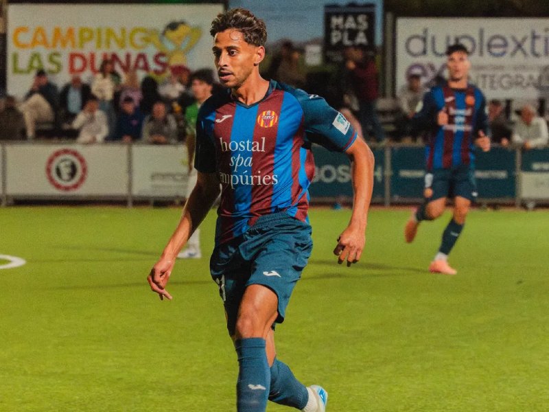 El futbolista palamosí Youssef Zayzoun. (Foto: instagram.com/fclescala).