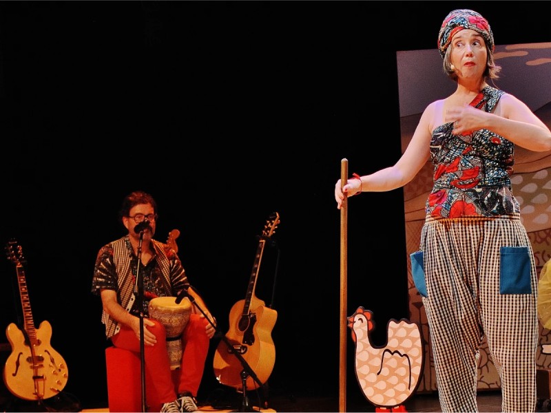 'Contes musicats' avui a la biblioteca amb Lady Alberginia i Senyor Patata Produccions. (Foto: Lady Alberginia i Senyor Patata Produccions).