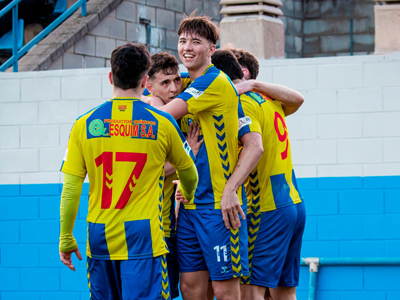 El Palamós, líder de la categoria, rep demà al Lloret al seu estadi. (Foto: Palamós CF - Laura Heras).