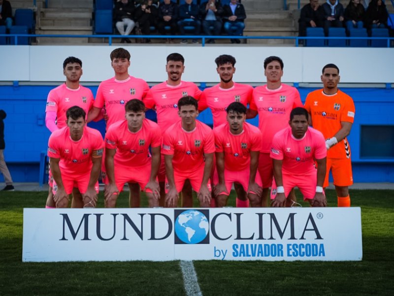 L'onze inicial del Palamós en el partit disputat davant el Caldes de Montbuí. (Foto: Palamós CF - Laura Heras).
