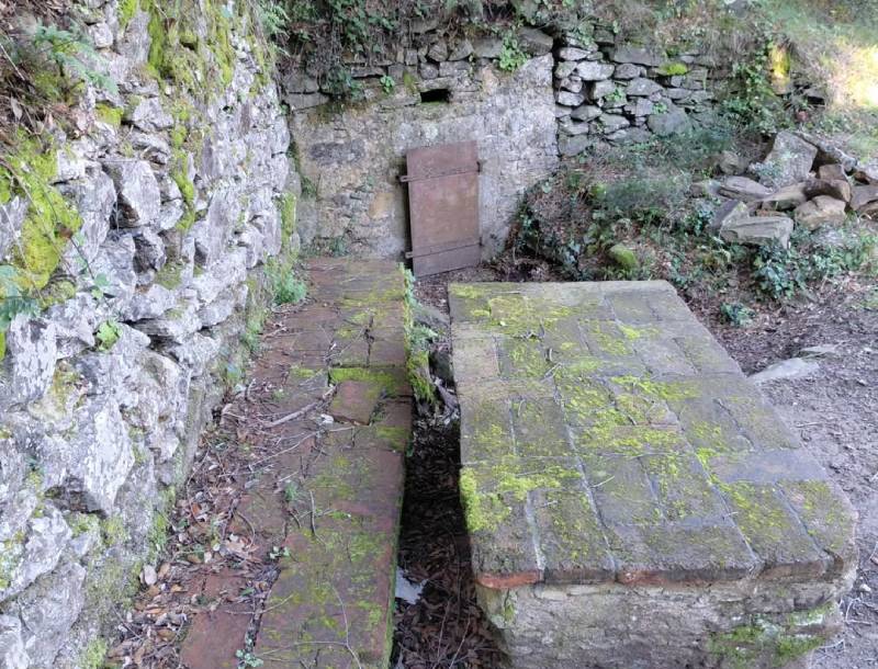 La font de la Bell lloc és un indret on s'han propiciat tota mena de llegendes. (Foto: Assoc. Clau de Volta).