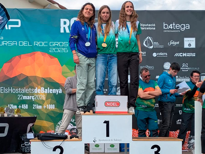 Blanca Batlle, a l'esquerra, subcampiona de Catalunya de trail Sub23. (Foto: Curs del Roc Gros).