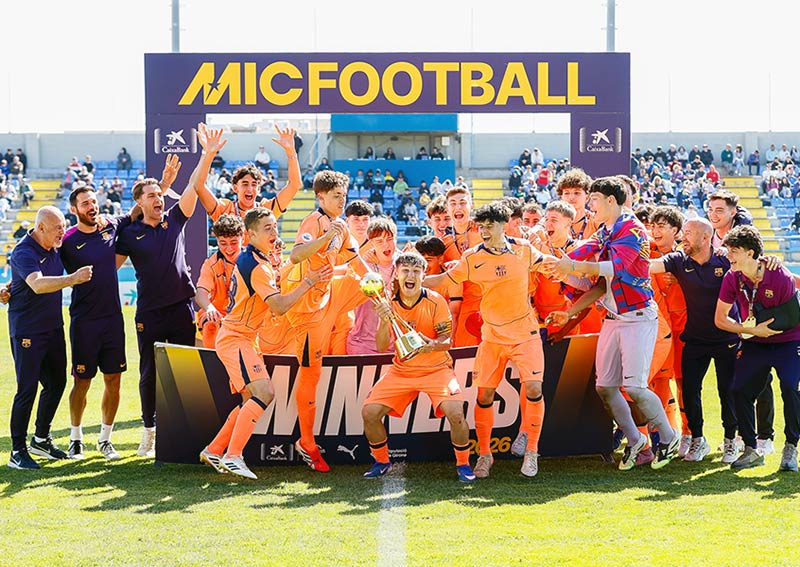 Els guanyadors de la categoria U16 del MIC26, el FC Barcelona.  (Foto: Adrià Fontanet (MICFootball) .