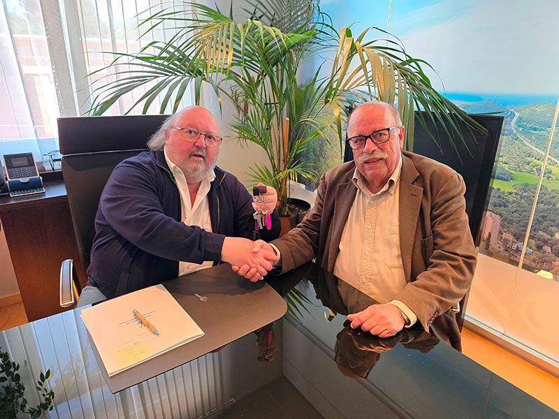 L’alcalde de Calonge i Sant Antoni, Jordi Soler, i el president de la Fundació Vimar, Lluís Medir. (Foto: Ajuntament de Calonge i Sant Antoni).