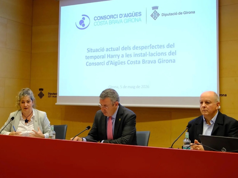 L'alcaldessa de Palamós, Maria Puig, el president de la Diputació de Girona, Miquel Noguer, i el gerent en funcions del Consorci d’Aigües, Lluís Sala.