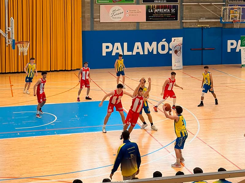 Un partit de l'equip júnior del Club Esportiu Palamós d'aquesta temporada. (Foto: CE Palamós).