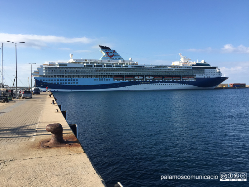 El Marella Explorer fa escala avui al port de Palamós.