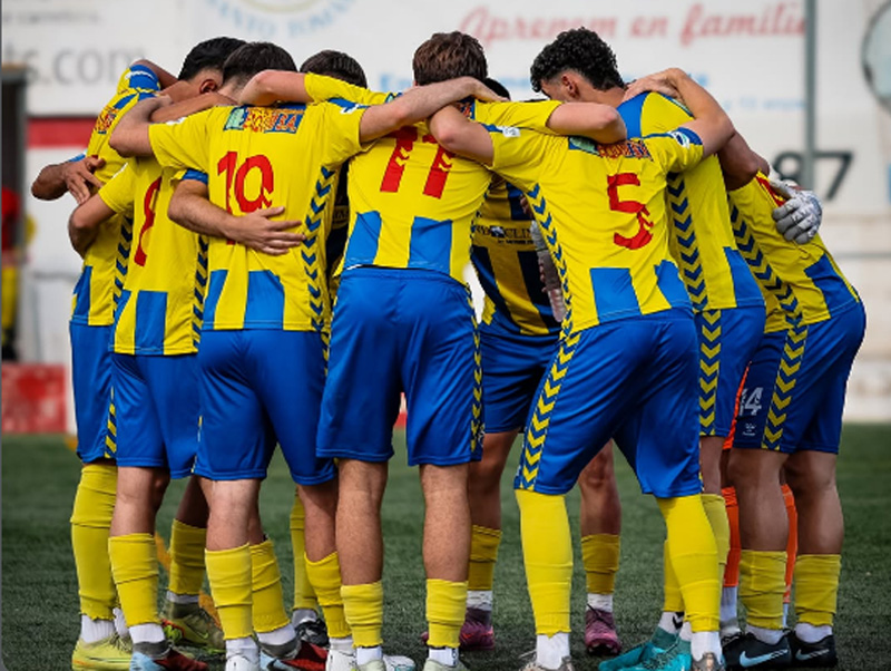 El Palamós ho va intentar fins al final però no va poder remuntar a Viladecans. (Foto: Palamós CF - Laura Heras).