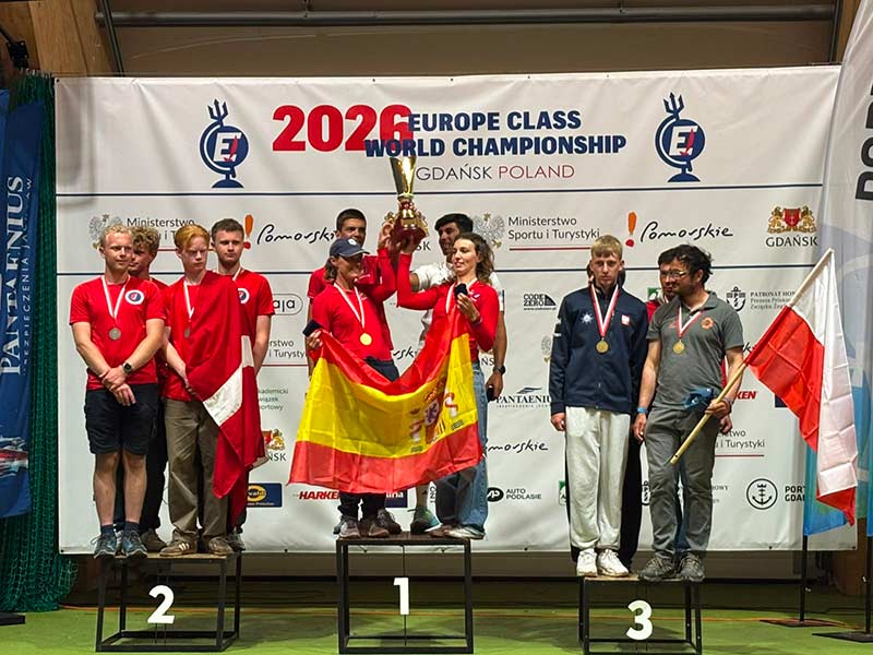 L'equip espanyol, amb el palamosí Jordi Camós, guanyadors de la Nations Cup 2026. (Foto:  Club Vela Port Andratx).