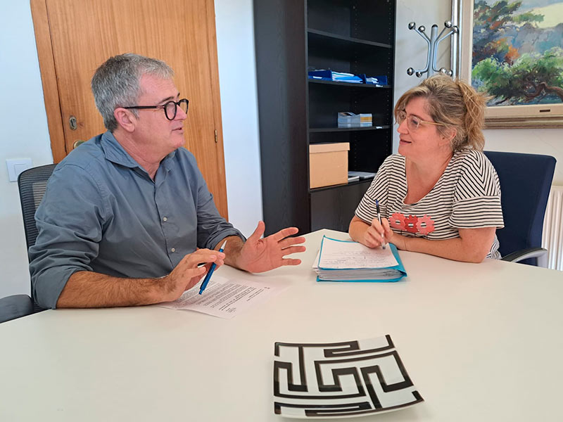 L’alcalde de l’Ametlla de Mar, Jordi Gaseni, i l'alcaldessa de Palamós, Maria Puig. (Foto: Ajuntament de Palamós).