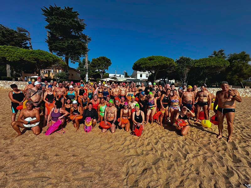 226 nedadors van participar dissabte a la Travessia de Sant Feliu de Guíxols. (Foto: Club Natació Palamós).