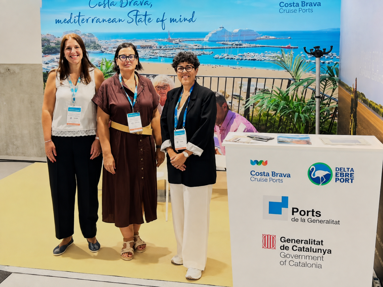 La cap de Promoció Econòmica i Turisme de l'Ajuntament, Sílvia Romero, a la dreta de la imatge, a la fira Seatrade Cruise Med.