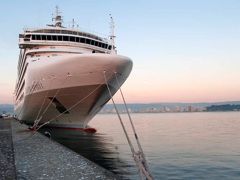 El Silver Spirit amarrat al port de Palamós, en una imatge d'arxiu. (Foto: Ports de la Generalitat).
