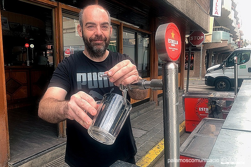 Santi Ruano, del Bar La Parrilla, organitzadors de l'Ockutrefest juntament amb la Colla de Les Folloneres.