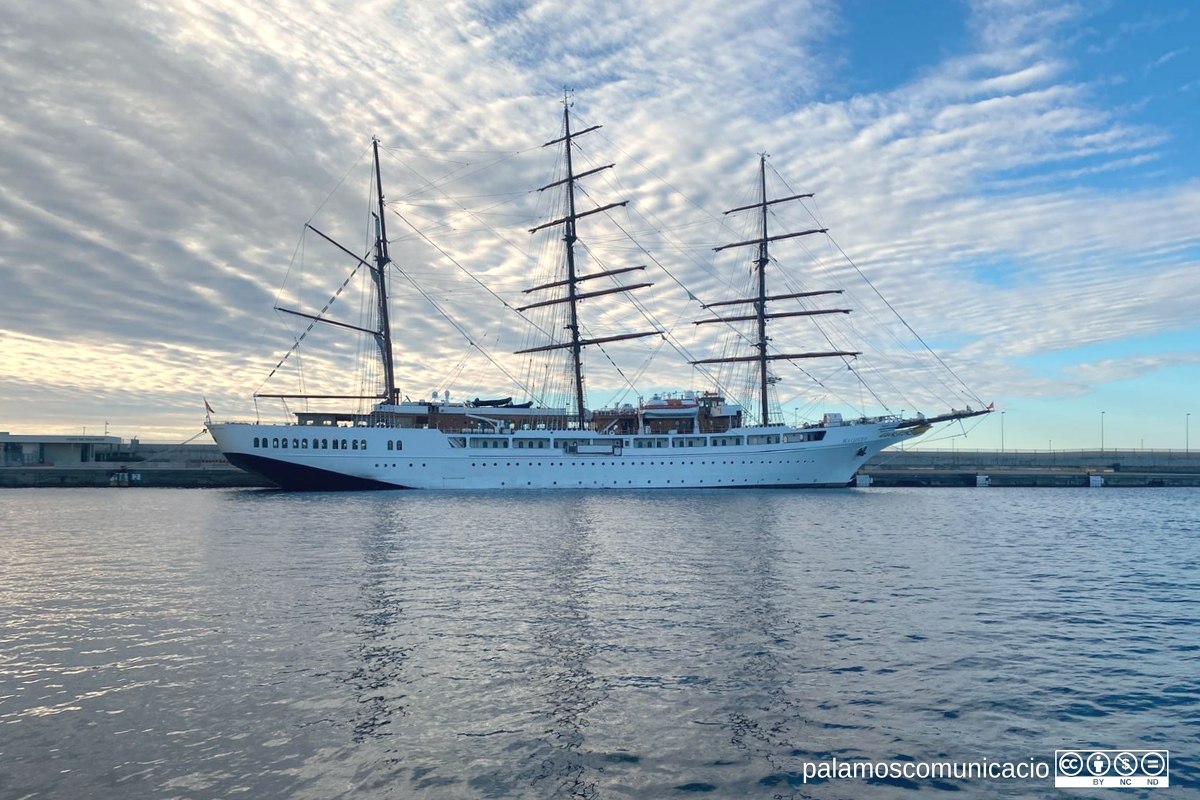 El creuer Sea Cloud II, avui al port de Palamós.