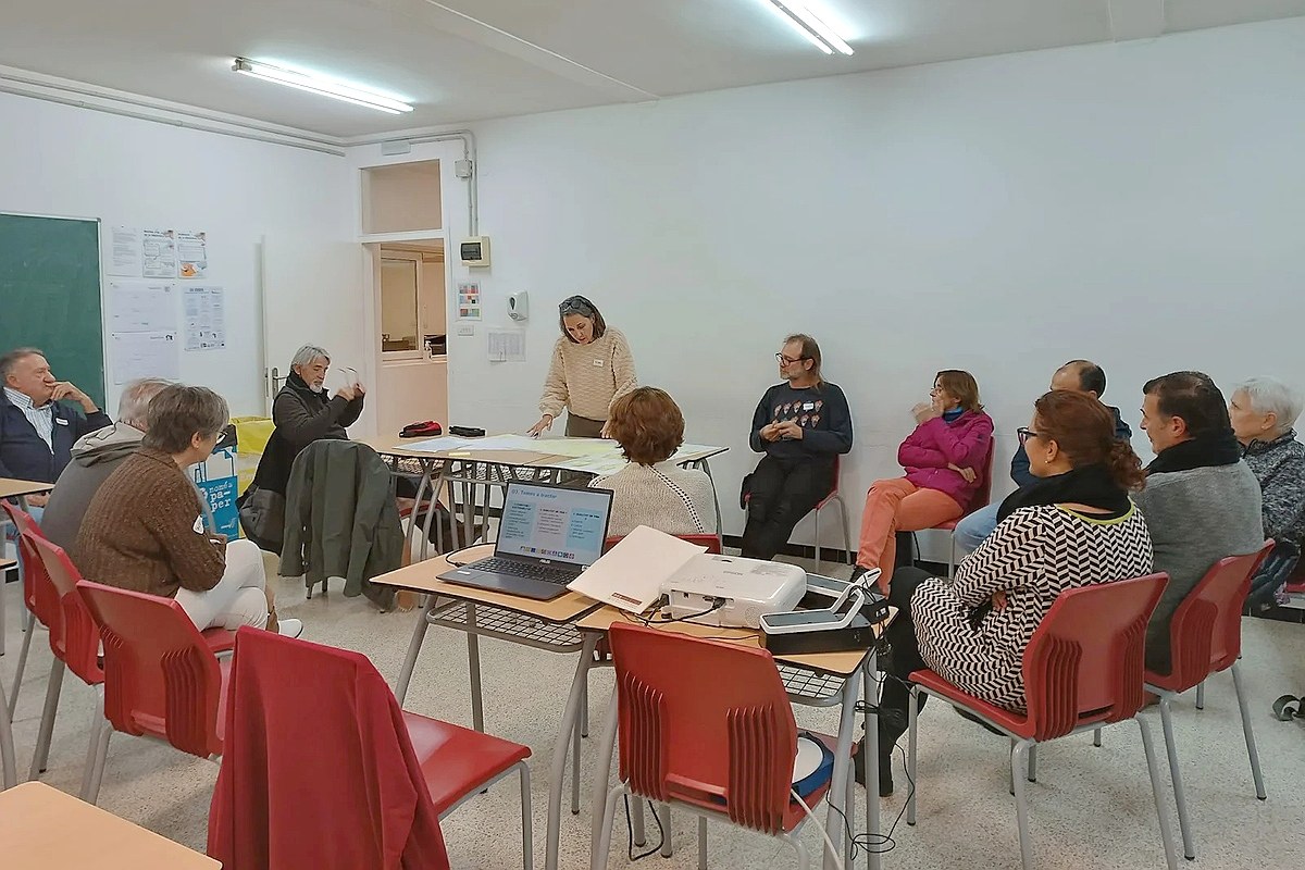 Imatge d'arxiu d'una reunió participativa entre la ciutadania i l'Ajuntament de Palamós i Sant Joan. (Foto: Ajuntament de Palamós i Sant Joan).
