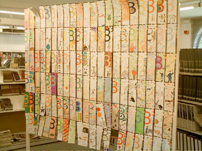 Els punts de llibre exposats a la biblioteca