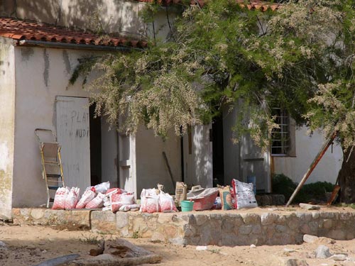 Una de les barraques de la cala del Crit.