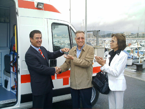 Miquel Martí, Ernest Pi i la presidenta provincial de Creu Roja, Roser Llevat.