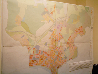 La documentació del POUM, durant la primera exposició al públic.