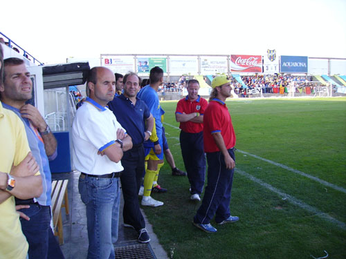 La banqueta del Palamós, esperant el final del partit.