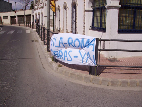 Una de les pancartes situades al nucli de Sant Joan.