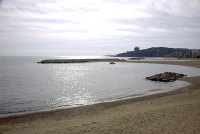 Un dels actuals espigons de la platja de Sant Antoni.