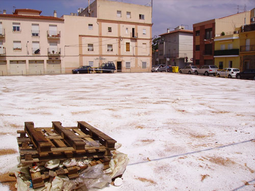 El solar de la Fecsa, aquest matí, amb la sal ja escampada.