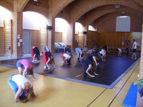 Alumnes del Palamós Summer Dance 2006, fent classe aquest matí.