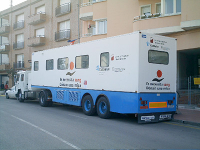 La unitat mòbil de donació de sang, durant una de les seves visites a Palamós.