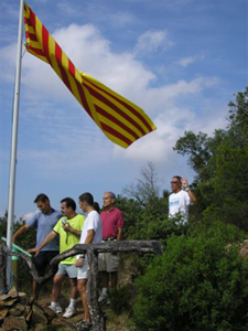 El cim del Montagut, el punt més alt de Palamós, amb la senyera hissada ahir al matí. (Fotografia cedida per Josep Lois).