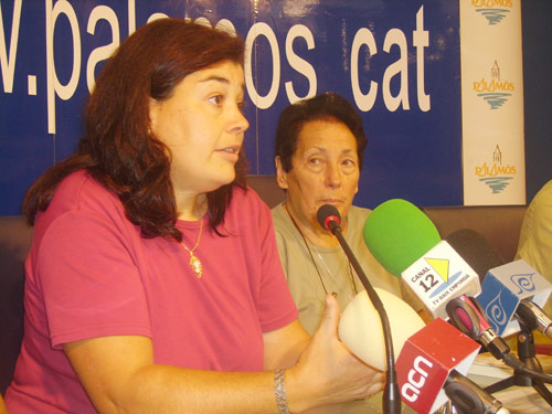 Ester Llorenç, en primer terme, i Aïda Lorenzo, avui a Palamós.