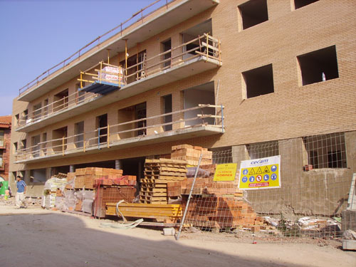 Un edifici en obres a Palamós.