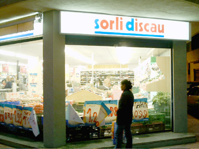 Imatge del supermercat Sorli Discau on es van produir aldarulls el passat divendres.