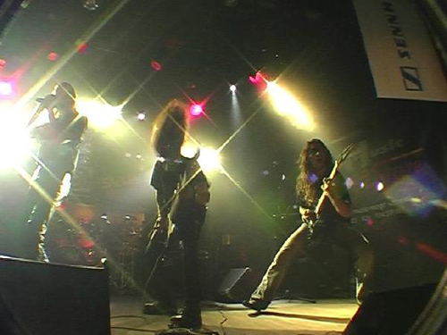 La contundència caracteritza els concerts de Disharmony, com aquest a la Sala Mephisto de Barcelona.