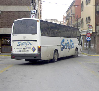 Un autobús de Sarfa a la parada de Palamós.