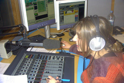 La locutora de Ràdio Palamós, Vanessa Gómez.