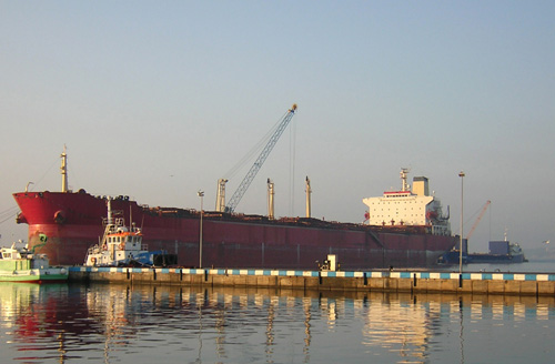 El mercant Amigo, avui al port de Palamós.