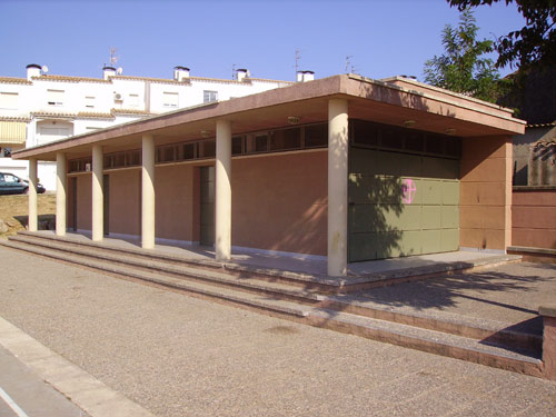 Els actuals magatzems de la plaça del mossèn Gumersind Vilagran.