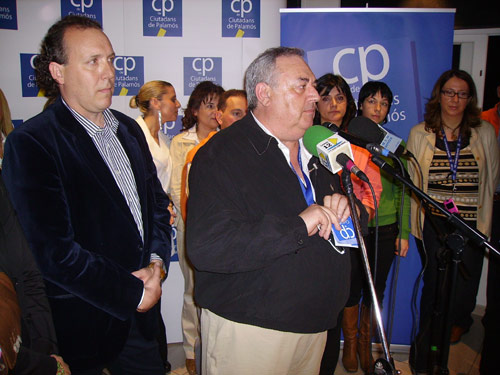 Antoni Bachiller, a la dreta, i Alfons Bartolom?durant la presentaci?ahir.