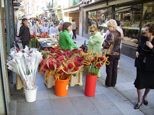 Una parada de roses al carrer Major de Palamós.