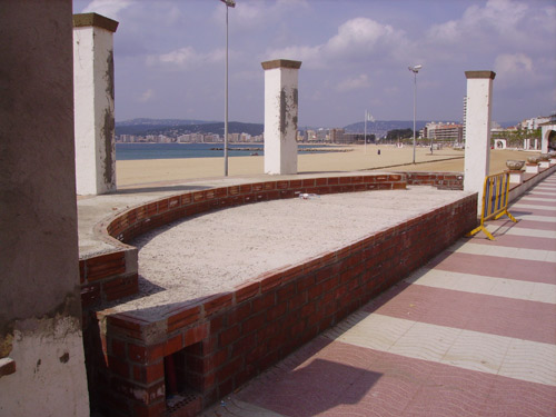 Les obres del nou escenari del passeig del Mar.