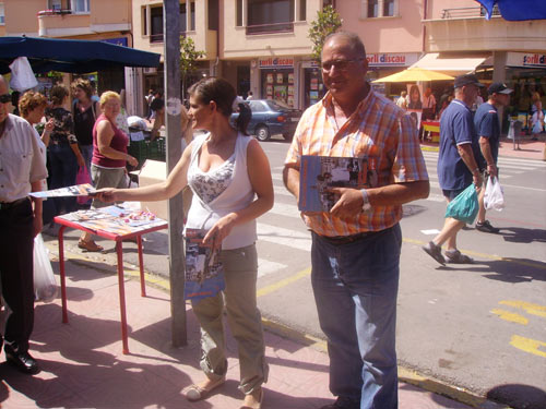 Joan Fontanet, candidat del PP, aquest matí en plena acció de campanya.